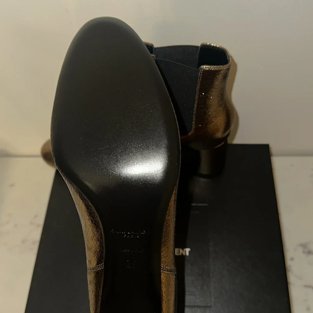 RARE Saint Laurent mid-heel leather boot in super crack/nero lucido.  Size 9 - Picture 9 of 9